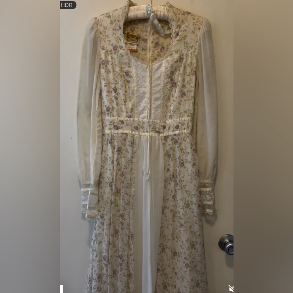 Gunne Sax Cream Floral Long Sleeve Maxi Dress with Lavender Accents…Size : 7